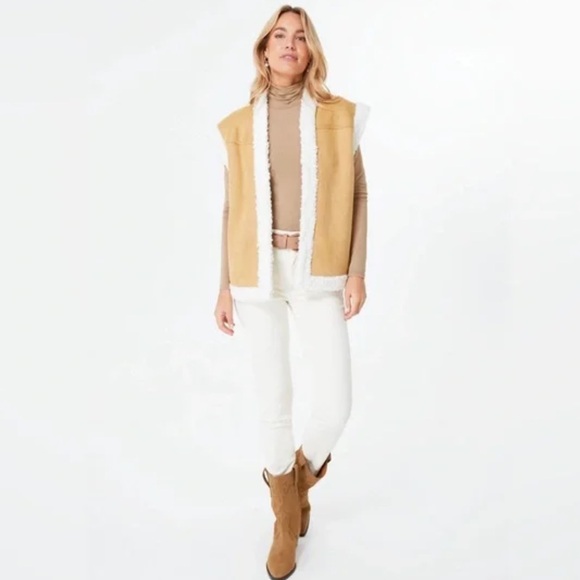 Tuckernuck Jackets & Blazers - Tuckernuck Hyacinth House Tan Shearling Crosby Vest L